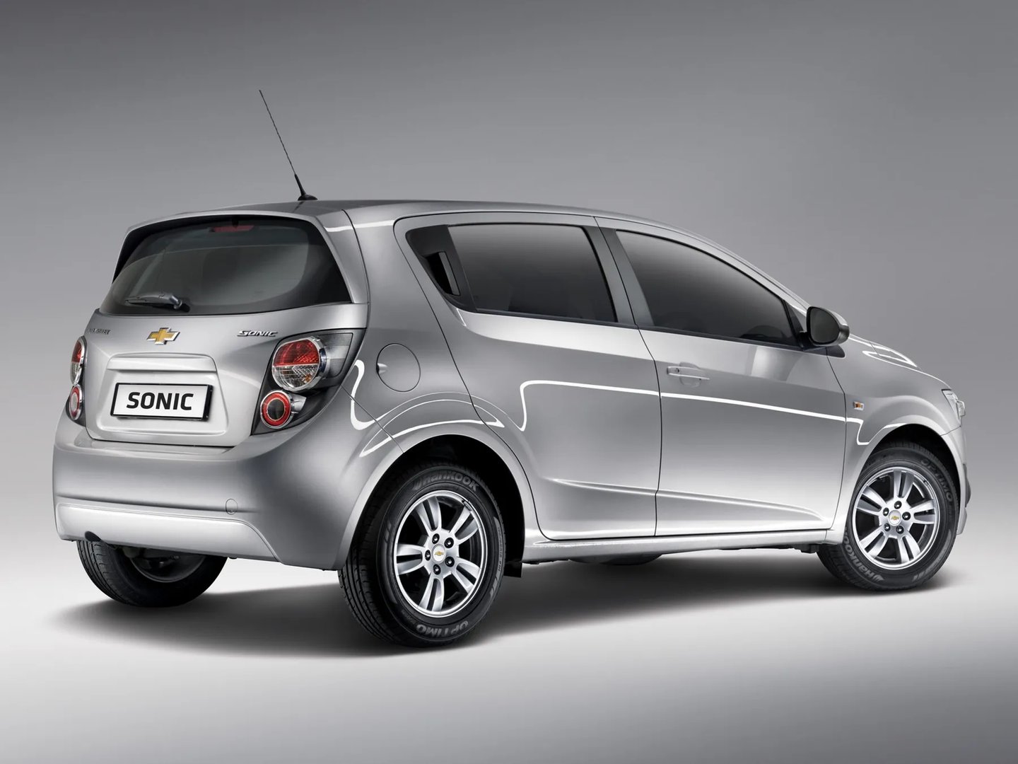 Chevrolet_Sonic_1_generation__Hatchback_5-door__12.jpg