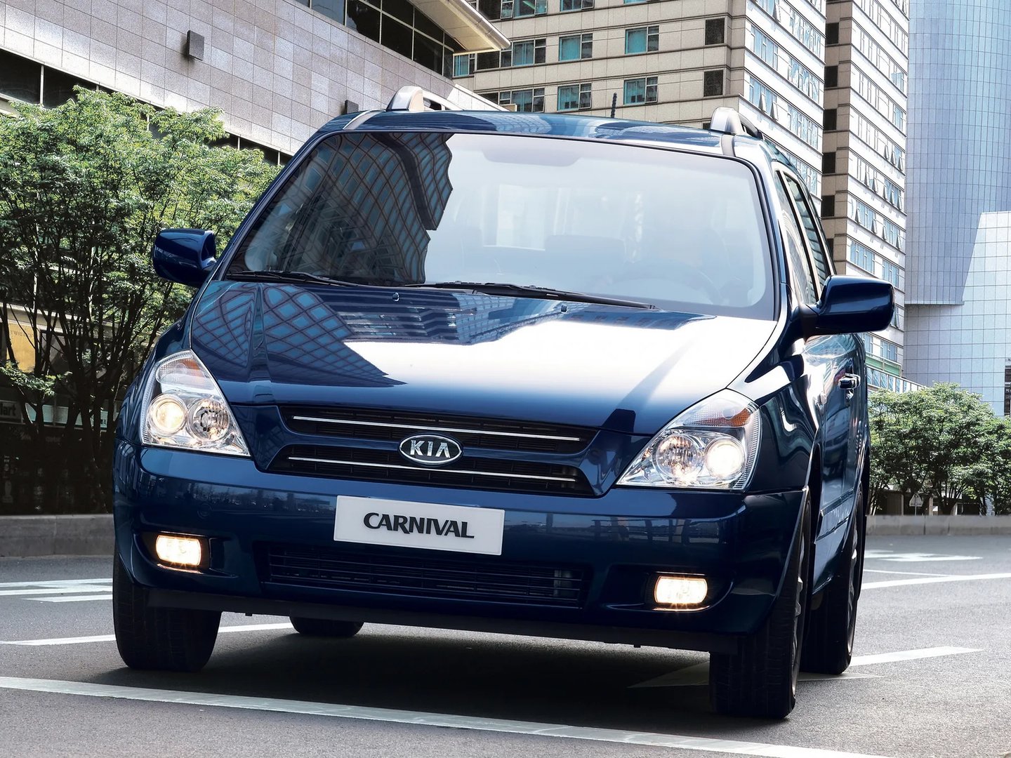 Kia_Carnival_2_generation__Minivan__5.jpg