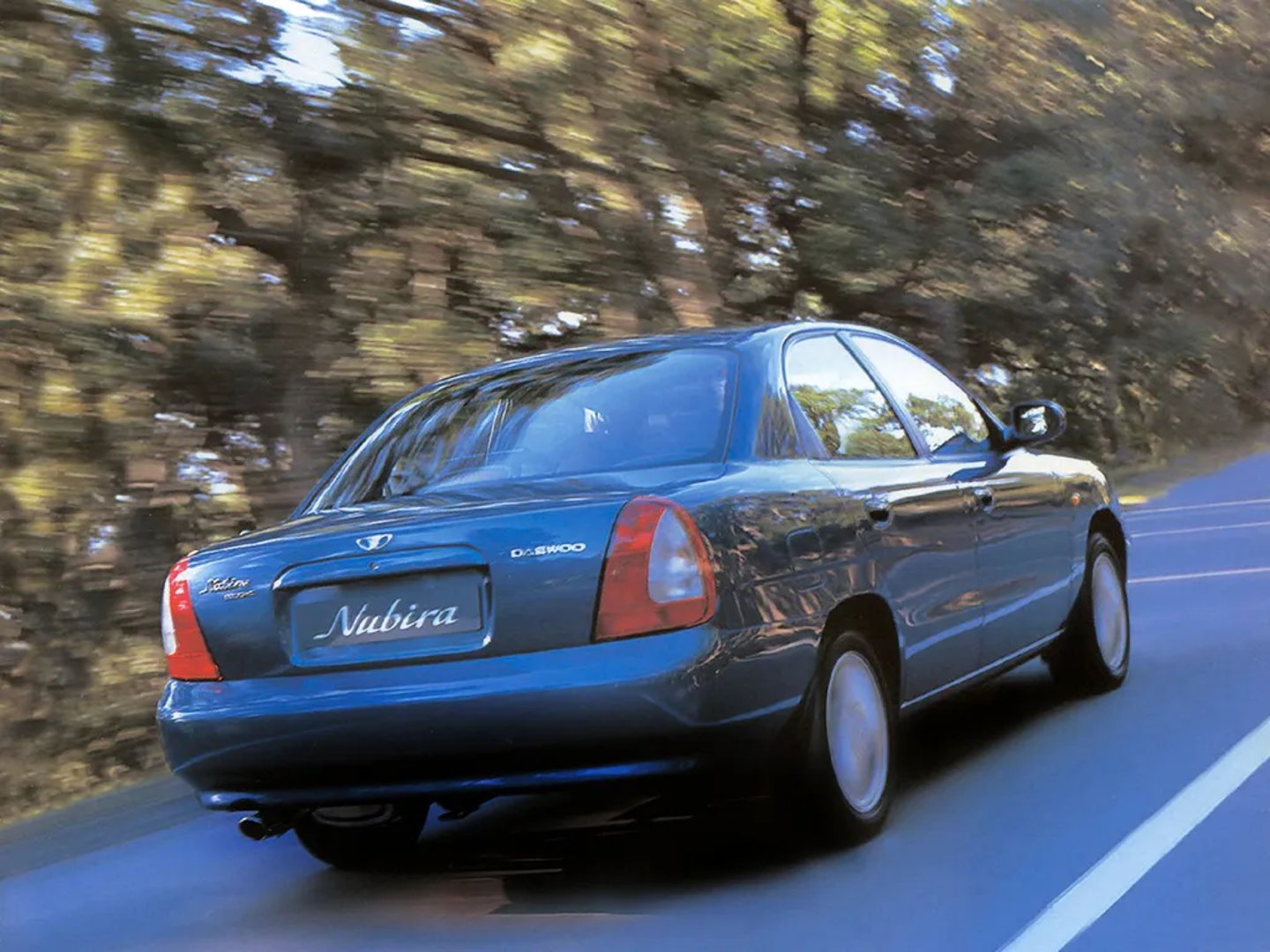 Daewoo_Nubira_1_generation__Sedan__6.jpg