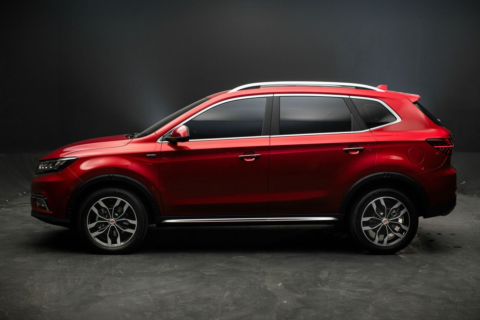 roewe_RX5_1_generation__SUV_5-doors__23.jpg