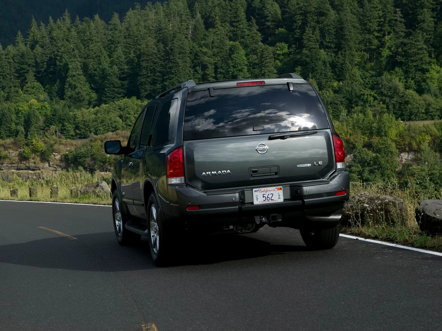 Nissan_Armada_1_generation_restyling__SUV_5-doors__4.jpg