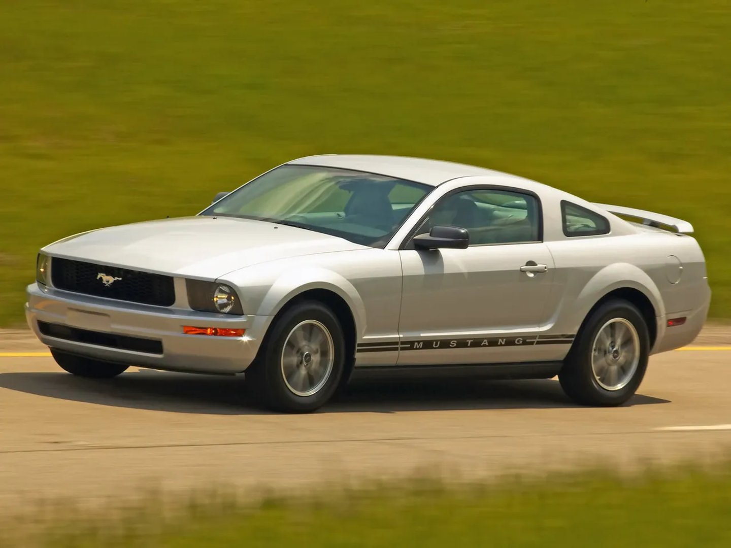 Ford_Mustang_5_generation__Coupe__4.jpg