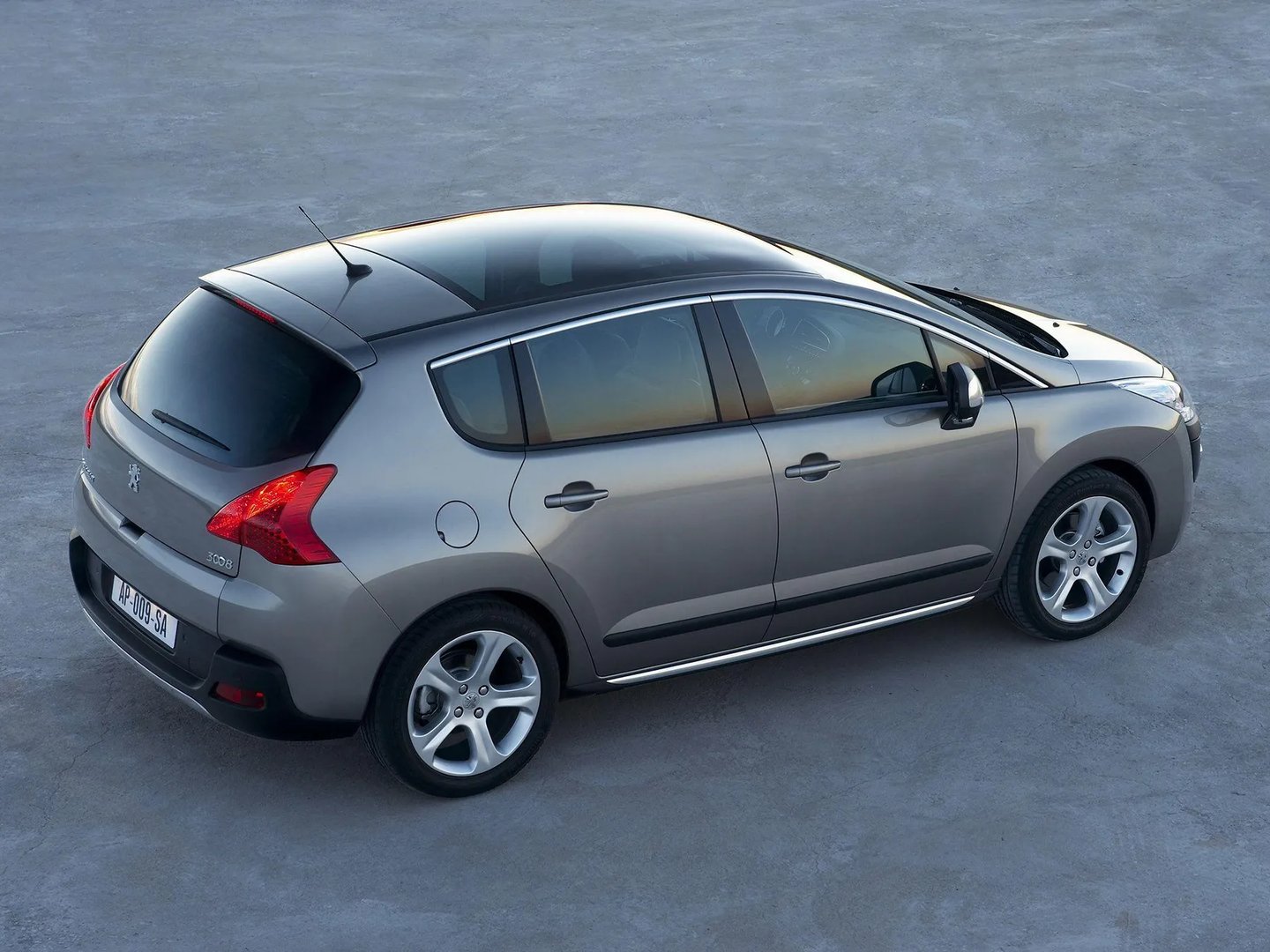 Peugeot_3008_1_generation__SUV_5-doors__4.jpg