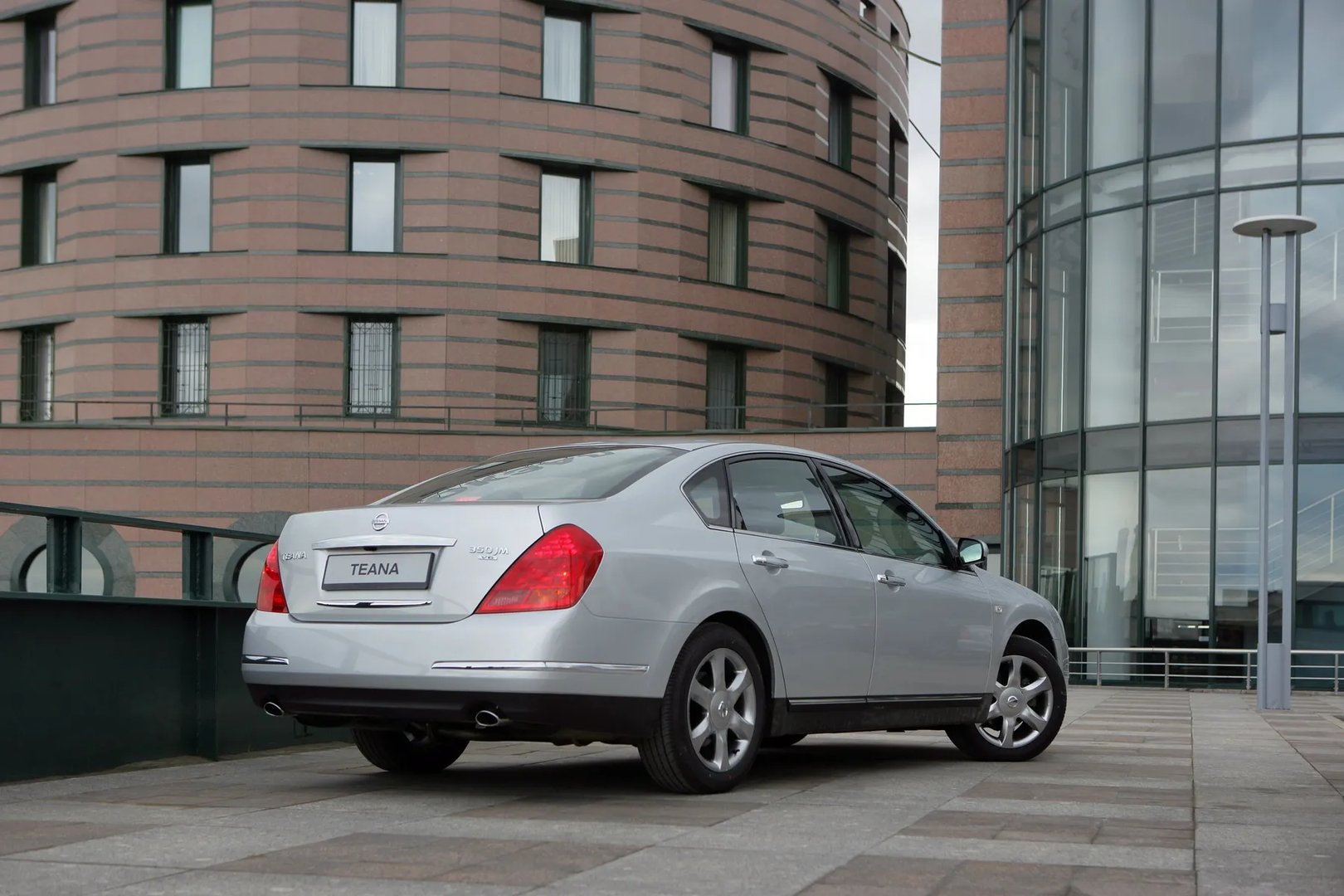 Nissan_Teana_1_generation_restyling__Sedan__2.jpg