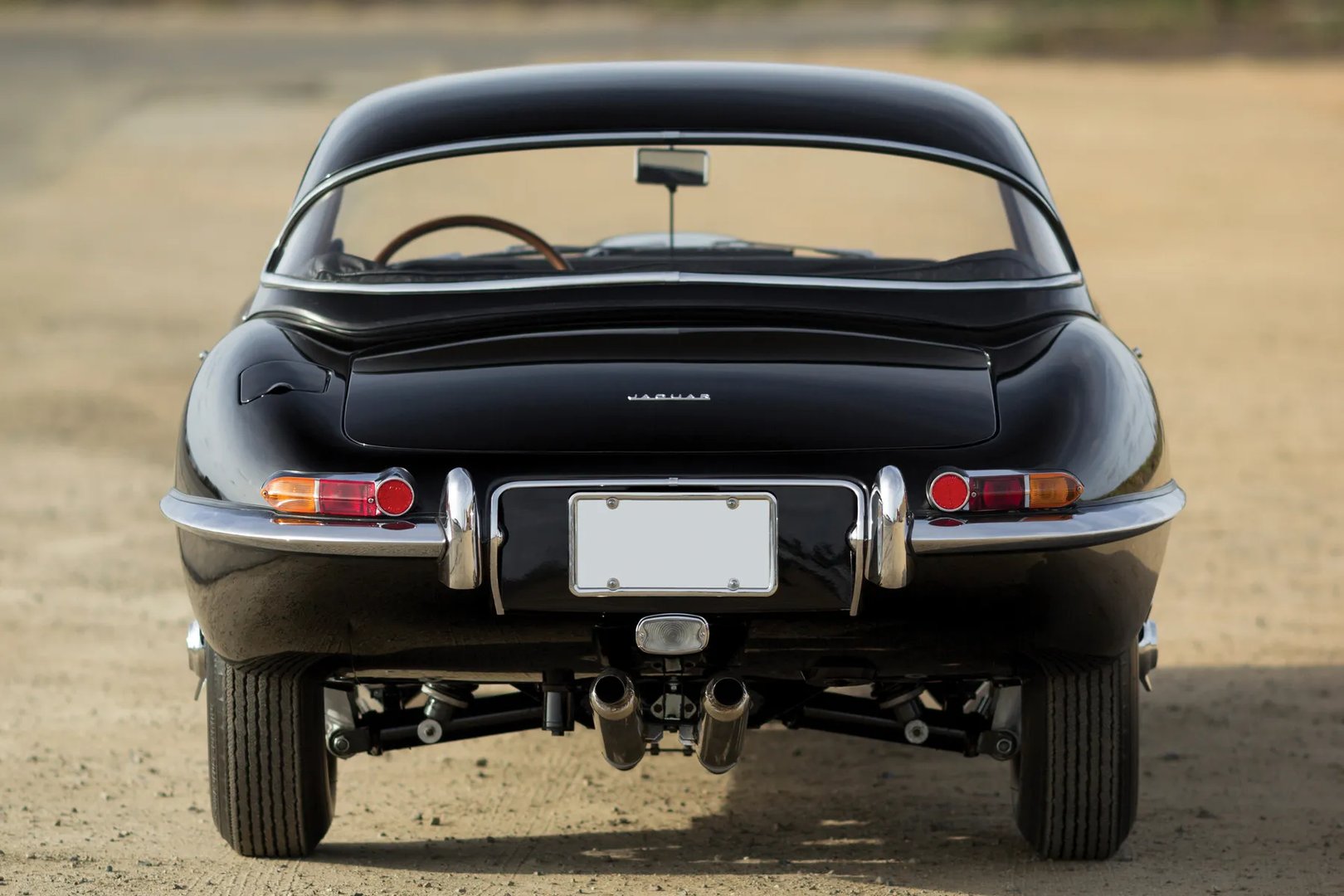 Jaguar_E-type_1_generation__Cabrio__12.jpg