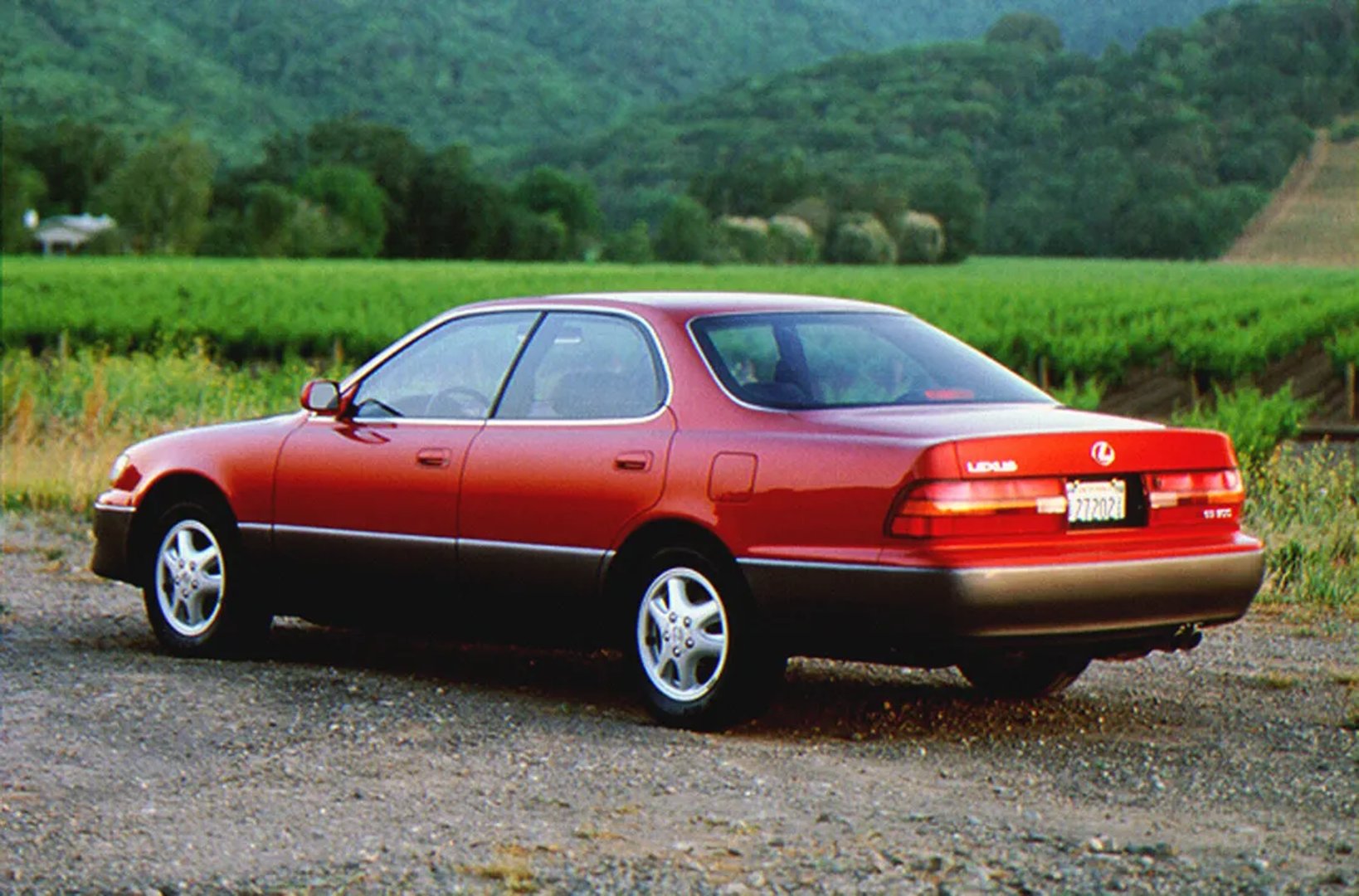 Lexus_ES_2_generation__Sedan__6.jpg