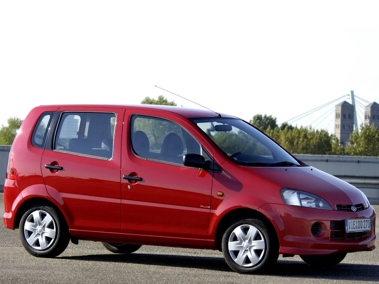 Daihatsu_YRV_1_generation__Compact_Van__8.jpg