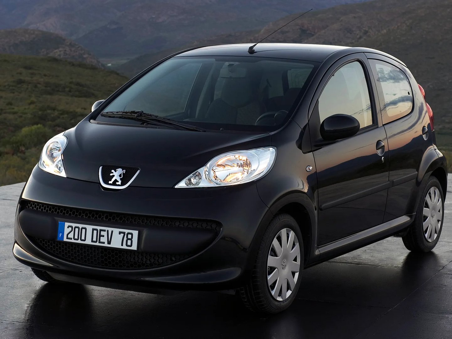 Peugeot 107 1 generation  Mini 5-doors