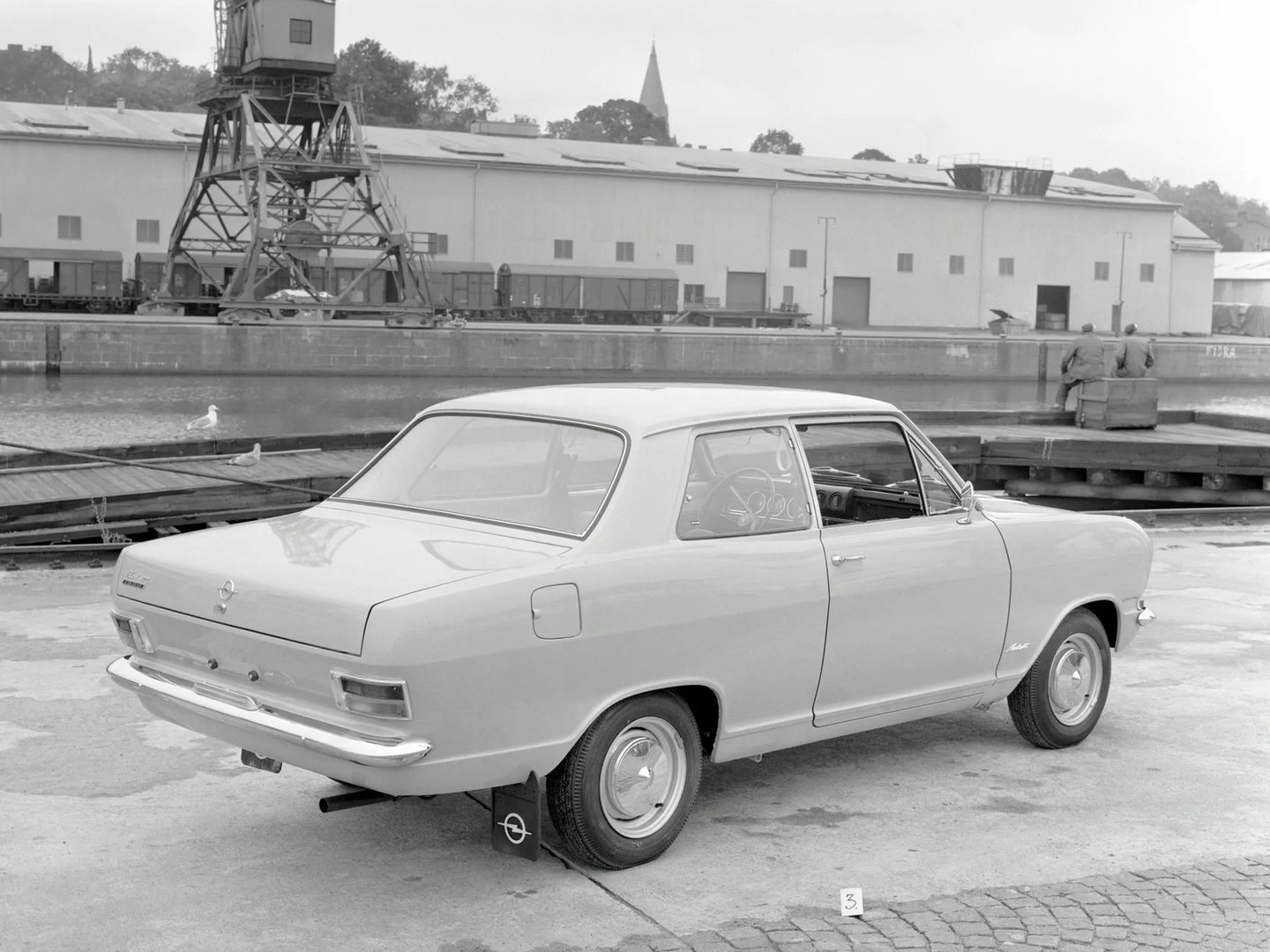 Opel_Kadett_2_generation__Sedan_2-doors__9.jpg