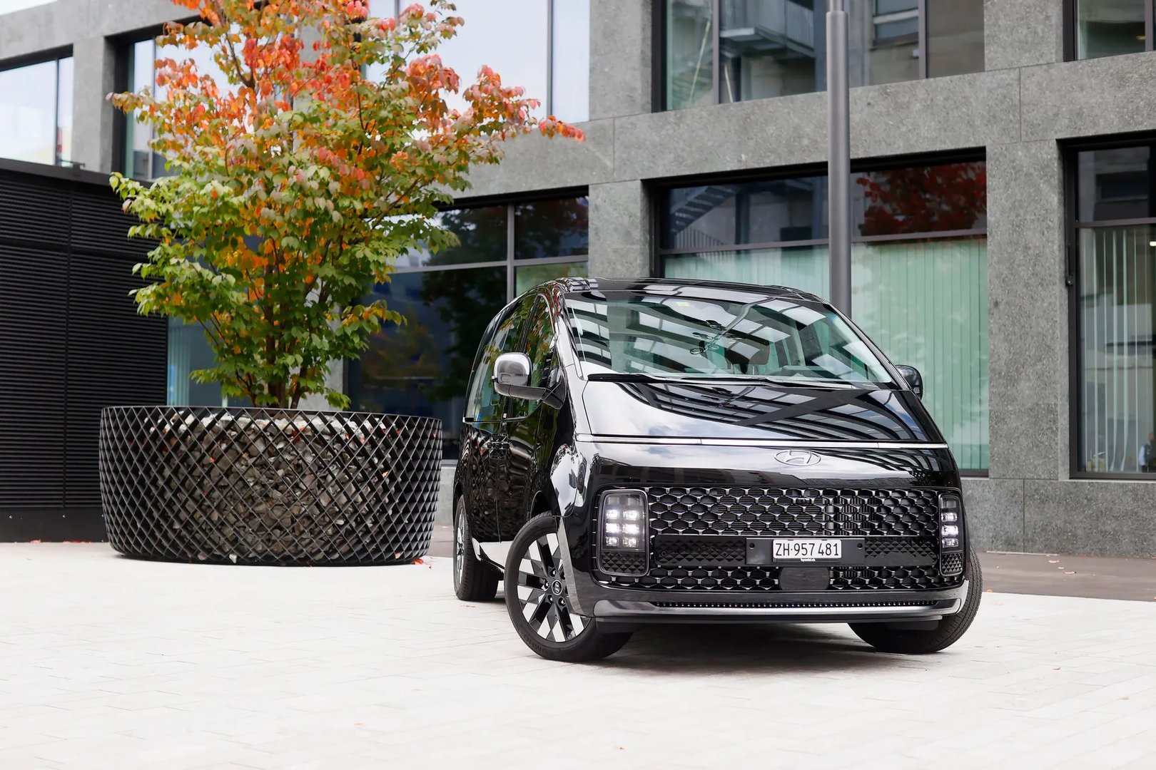 Hyundai_Staria_1_generation__Minivan__7.jpg