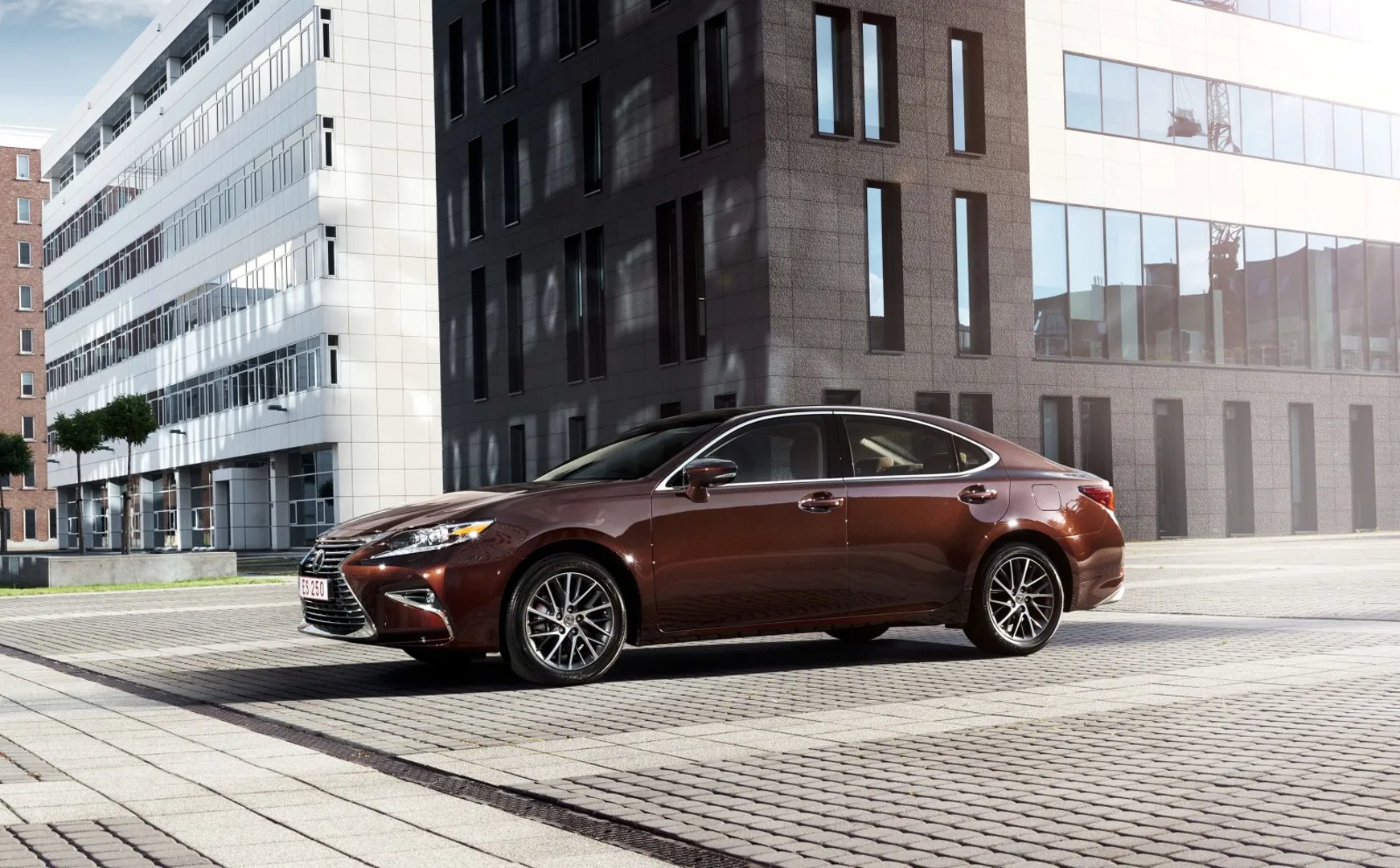 Lexus_ES_6_generation_restyling__Sedan__6.jpg