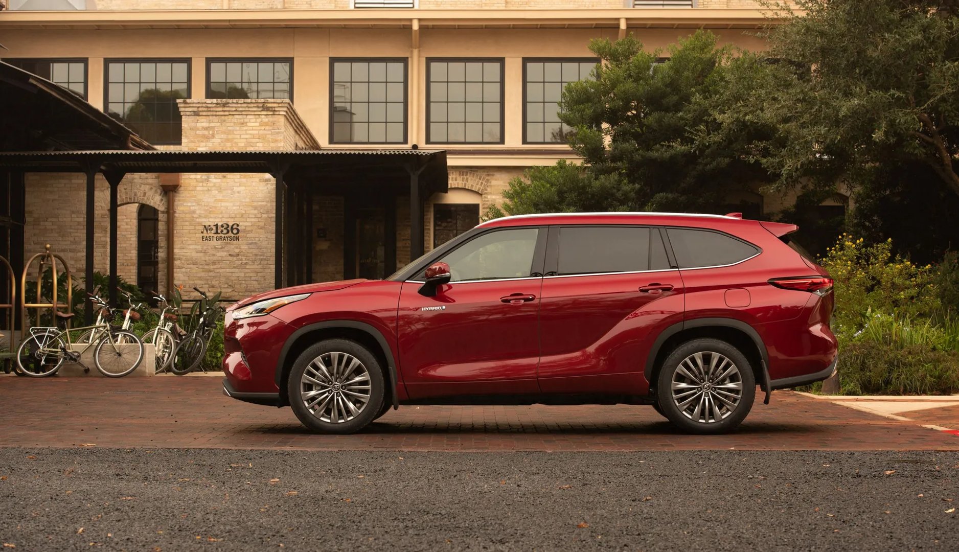 Toyota_Highlander_4_generation__SUV_5-doors__3.jpg