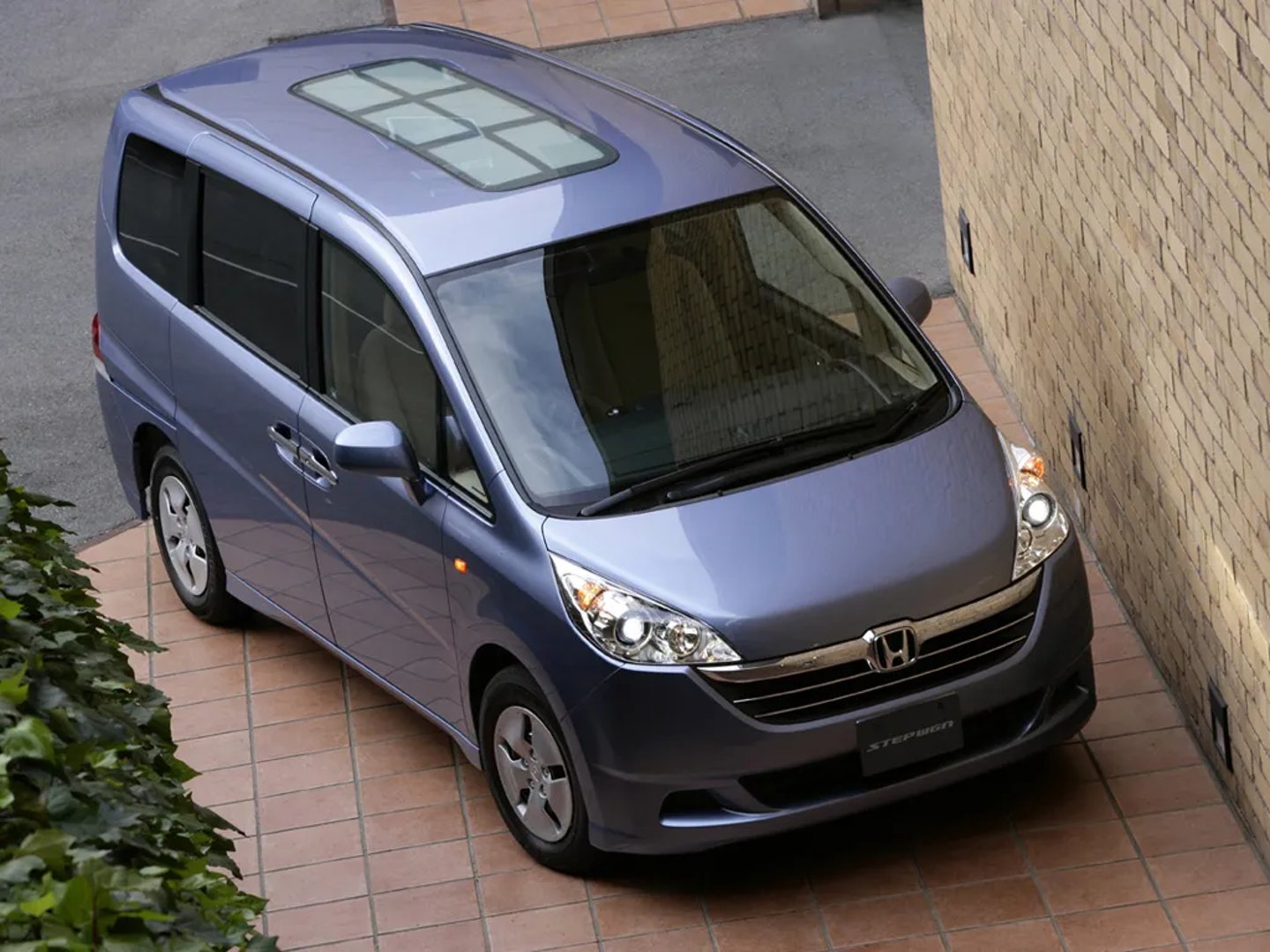 Honda_Stepwgn_3_generation__Minivan__2.jpg