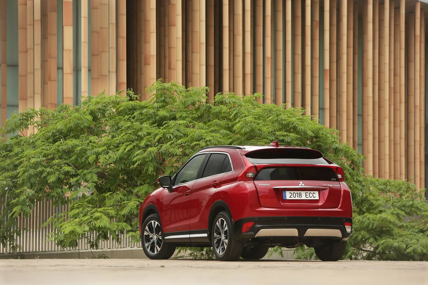 Mitsubishi_Eclipse_Cross_1_generation__SUV_5-doors__4.jpg