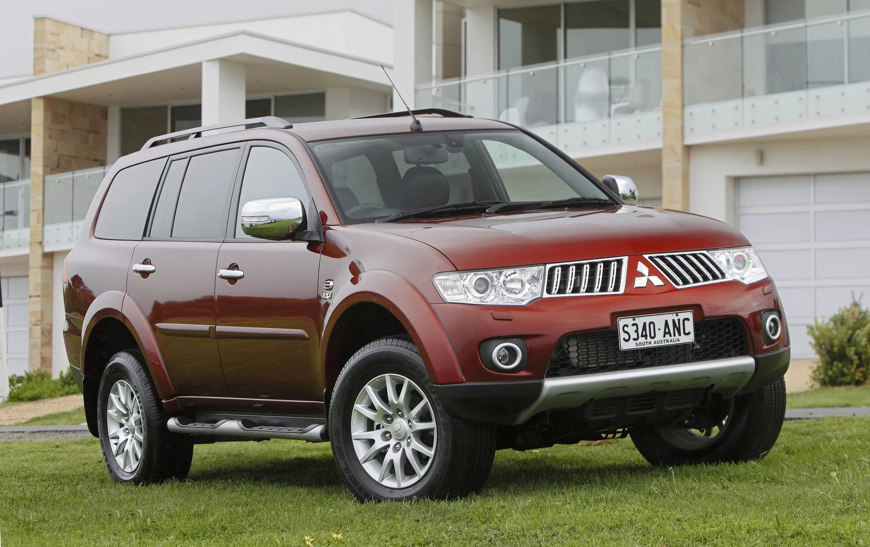 Mitsubishi_Challenger_2_generation__SUV_5-doors__1.jpg