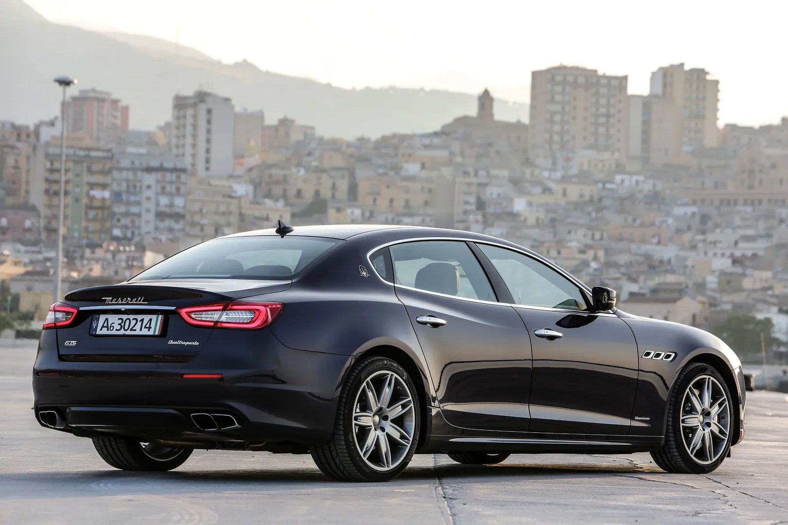 Maserati_Quattroporte_6_generation_restyling__Sedan__4.jpg