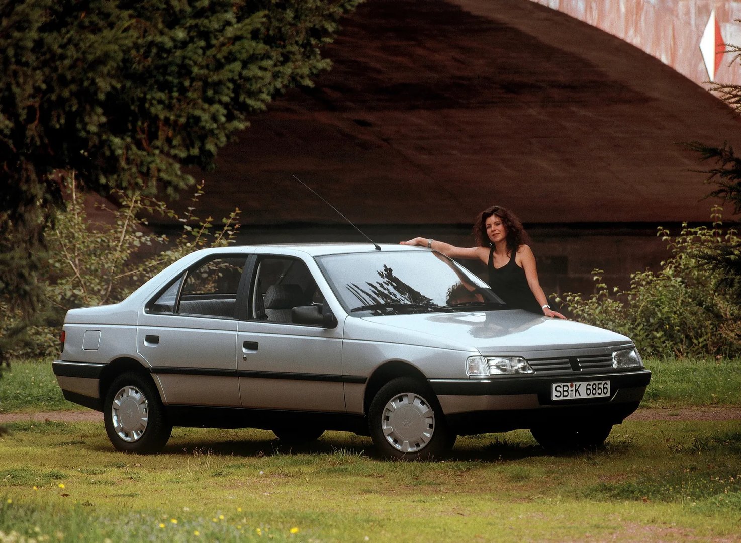 Peugeot_405_1_generation__Sedan__1.jpg