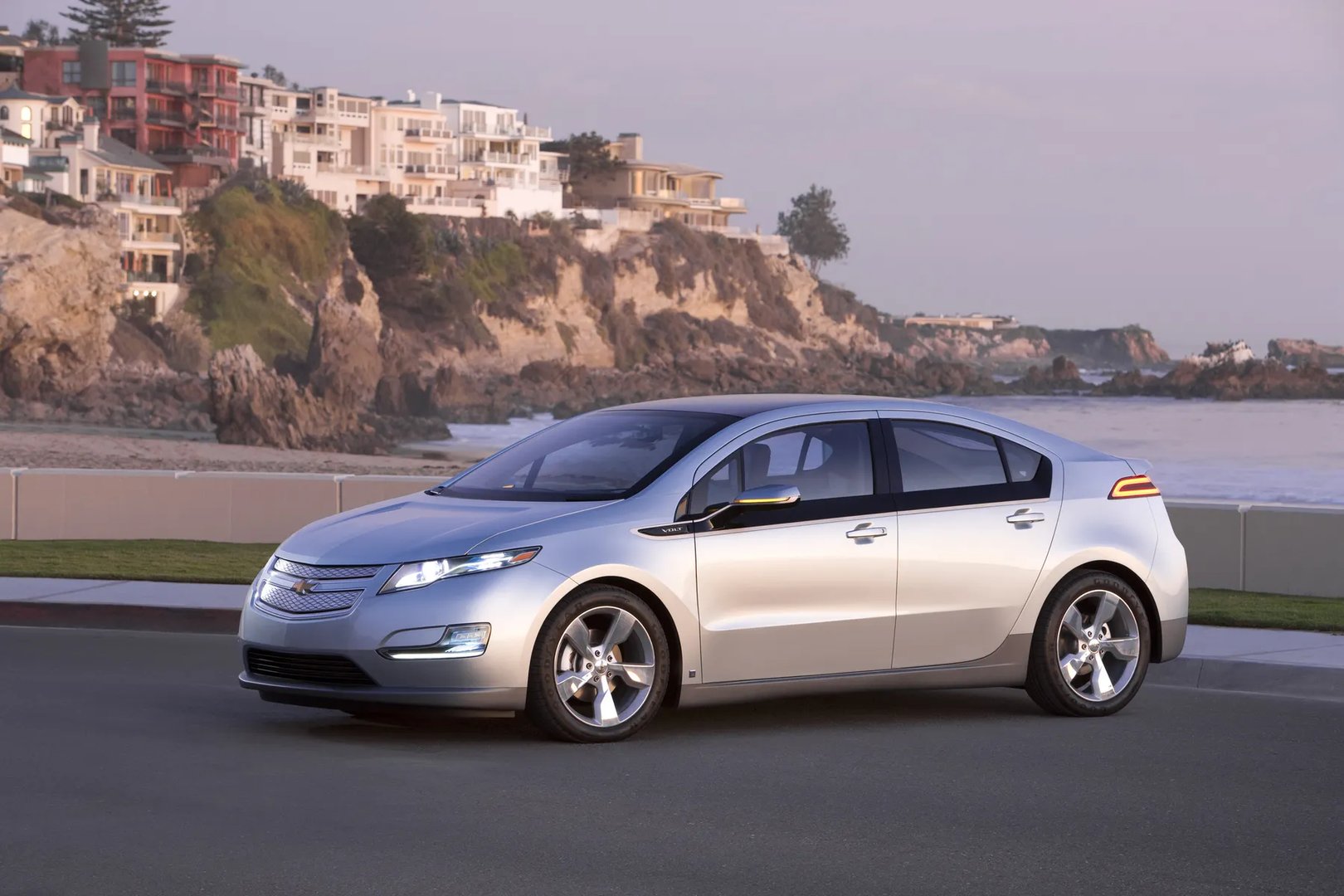 Chevrolet_Volt_1_generation__Hatchback_5-door__9.jpg