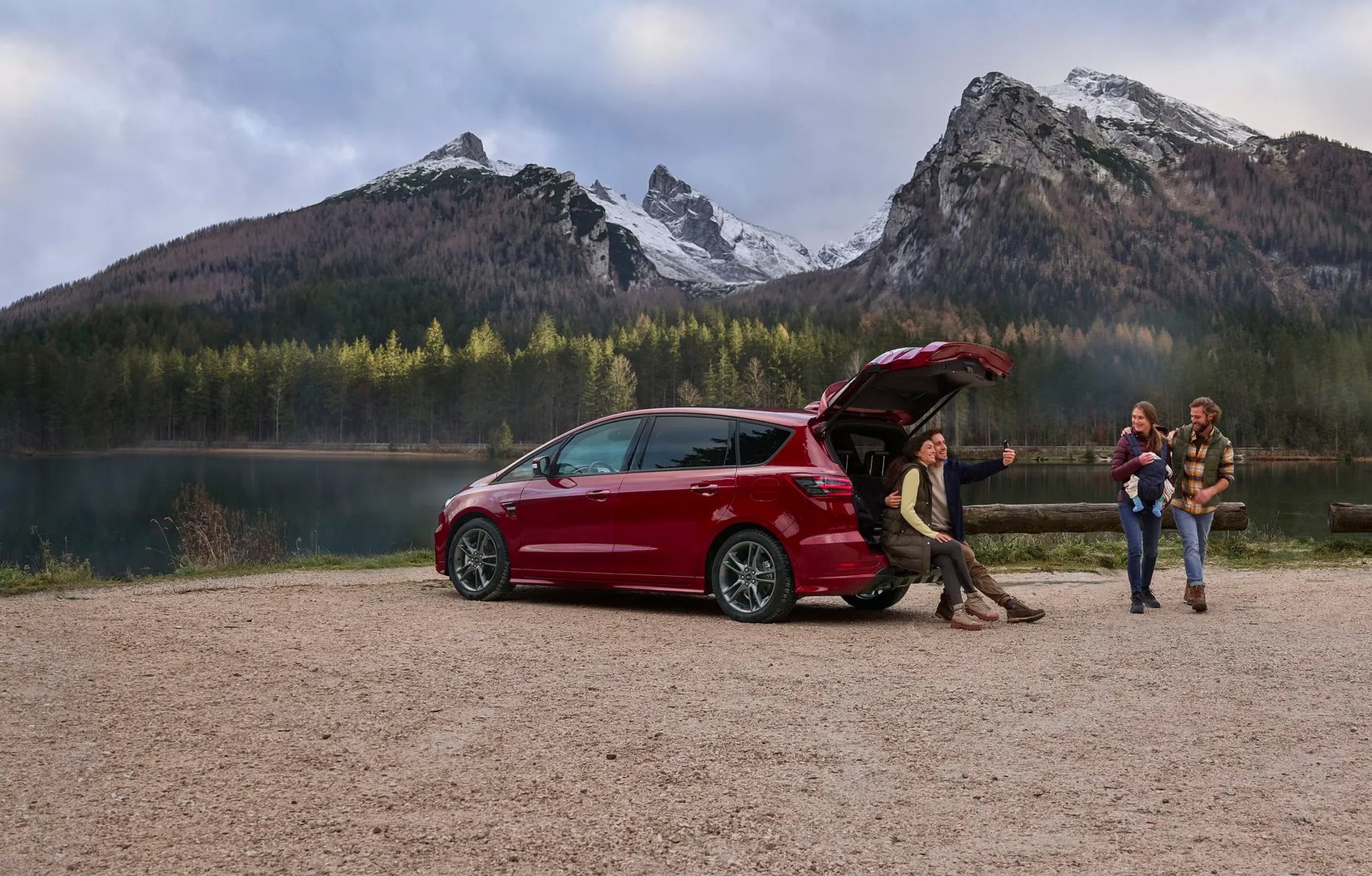 Ford_S-MAX_2_generation_restyling__Minivan__9.jpg