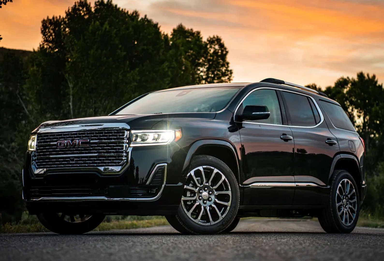 GMC_Acadia_2_generation_restyling__SUV_5-doors__5.jpg
