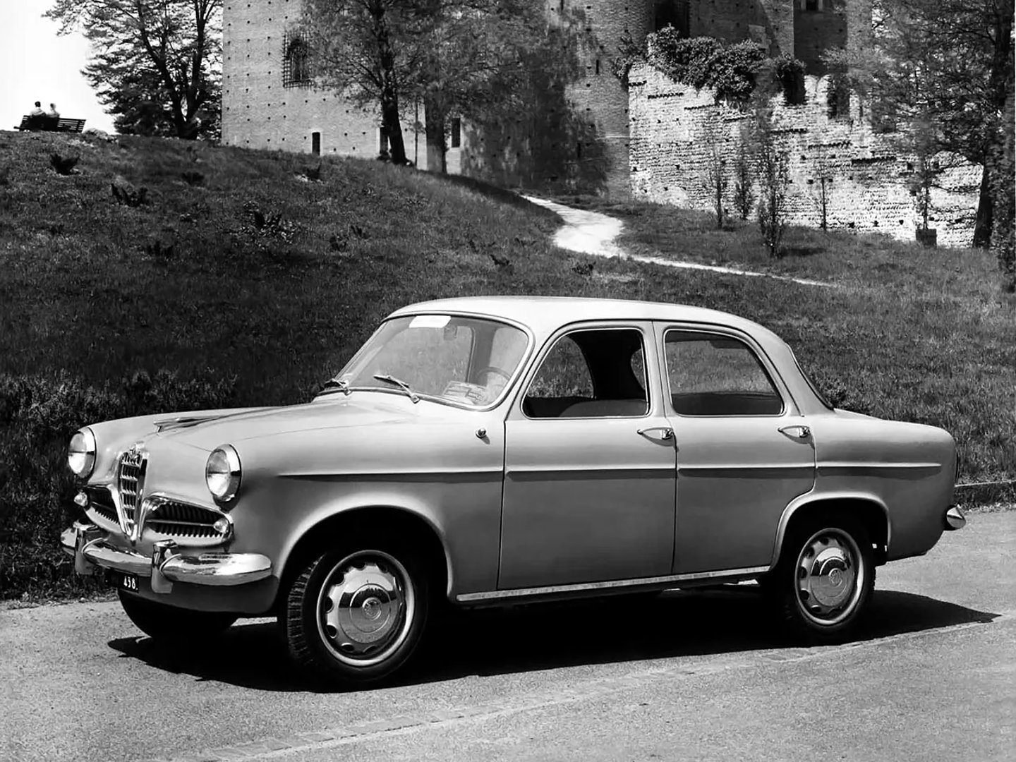 Alfa Romeo_Giulietta_1_generation__Sedan__8.jpg