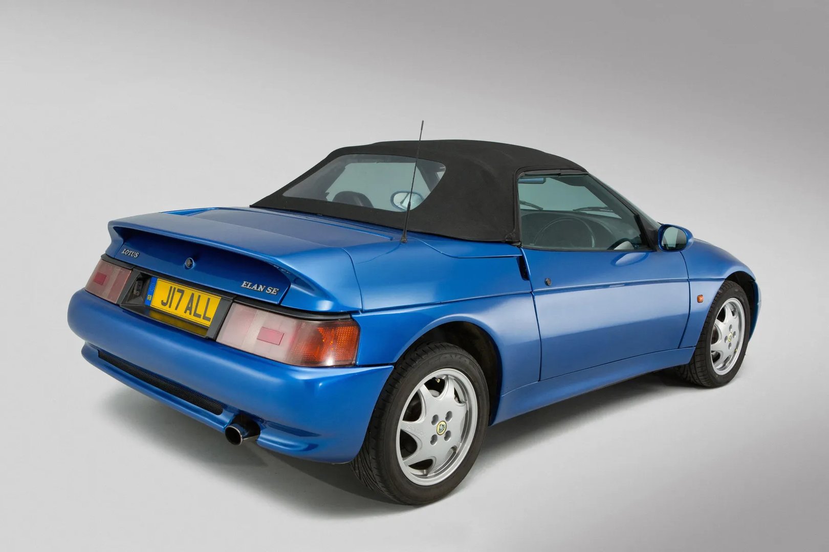Lotus_Elan_1_generation__Cabrio__1.jpg
