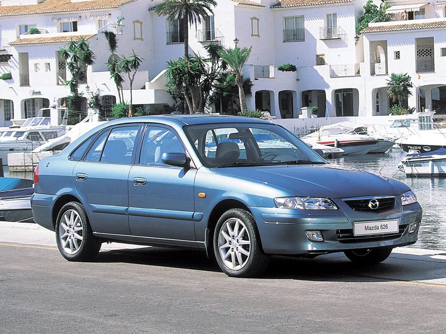 Mazda_626_5_generation__Hatchback_5-door__6.jpg