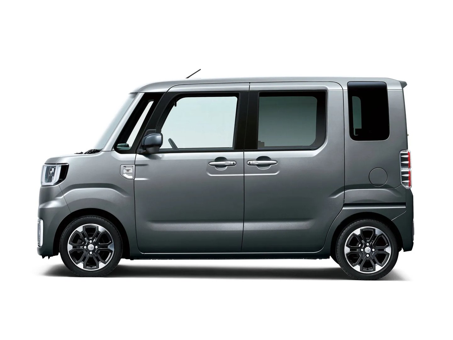 Toyota_Pixis_Mega_1_generation__Microvan__5.jpg