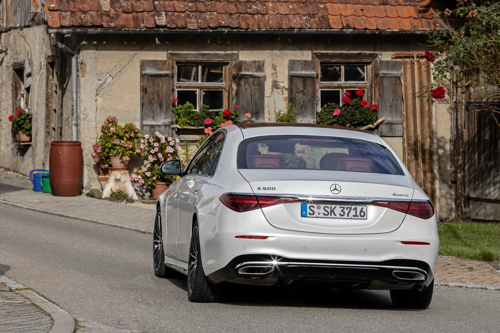 Mercedes_S-Class_7_generation__Sedan__7.jpg