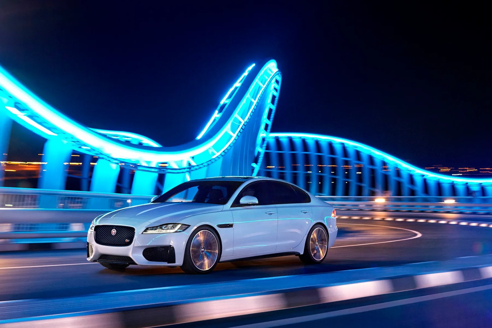 Jaguar_XF_2_generation__Sedan__5.jpg