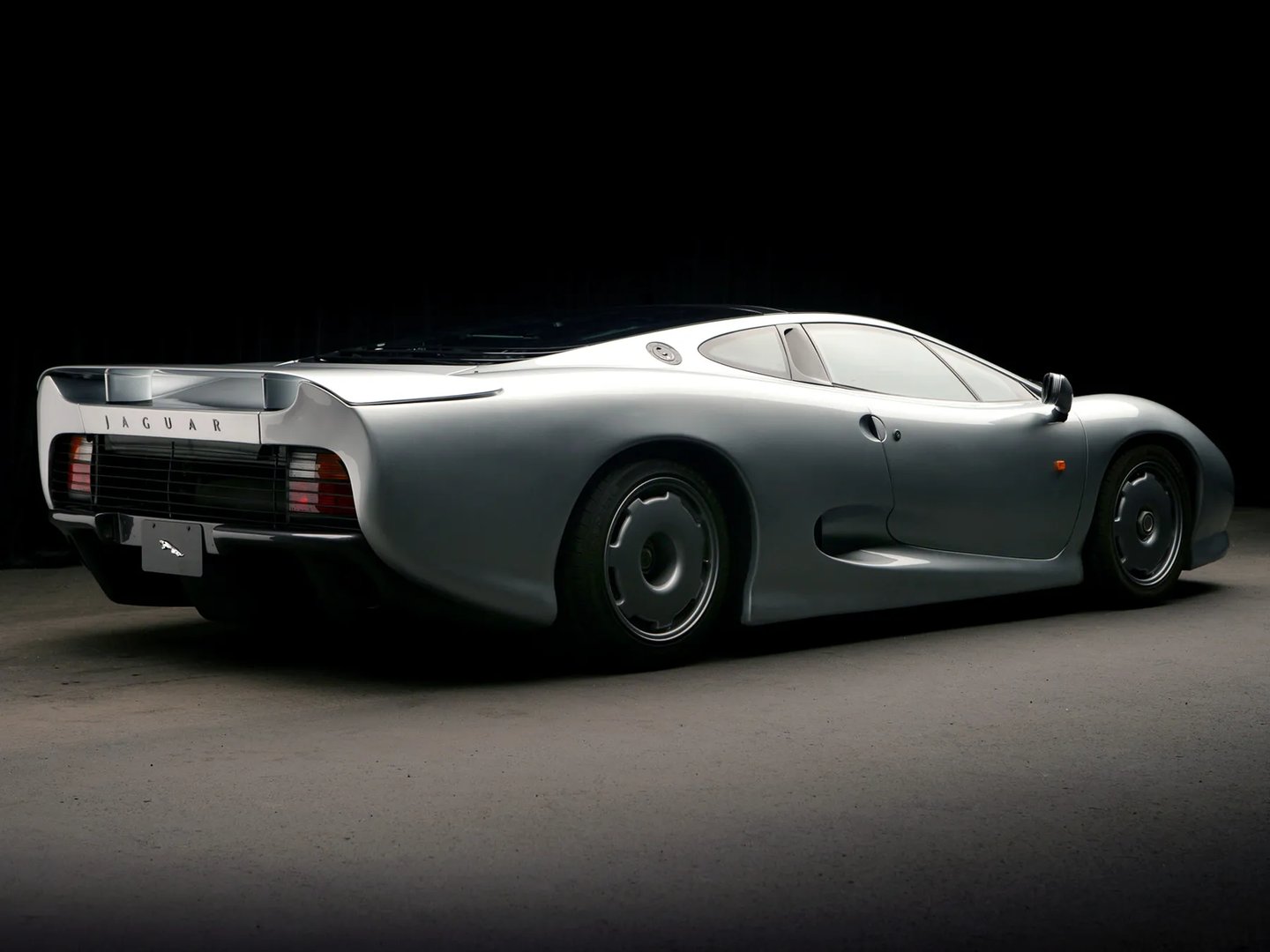 Jaguar_XJ220_1_generation__Coupe__12.jpg