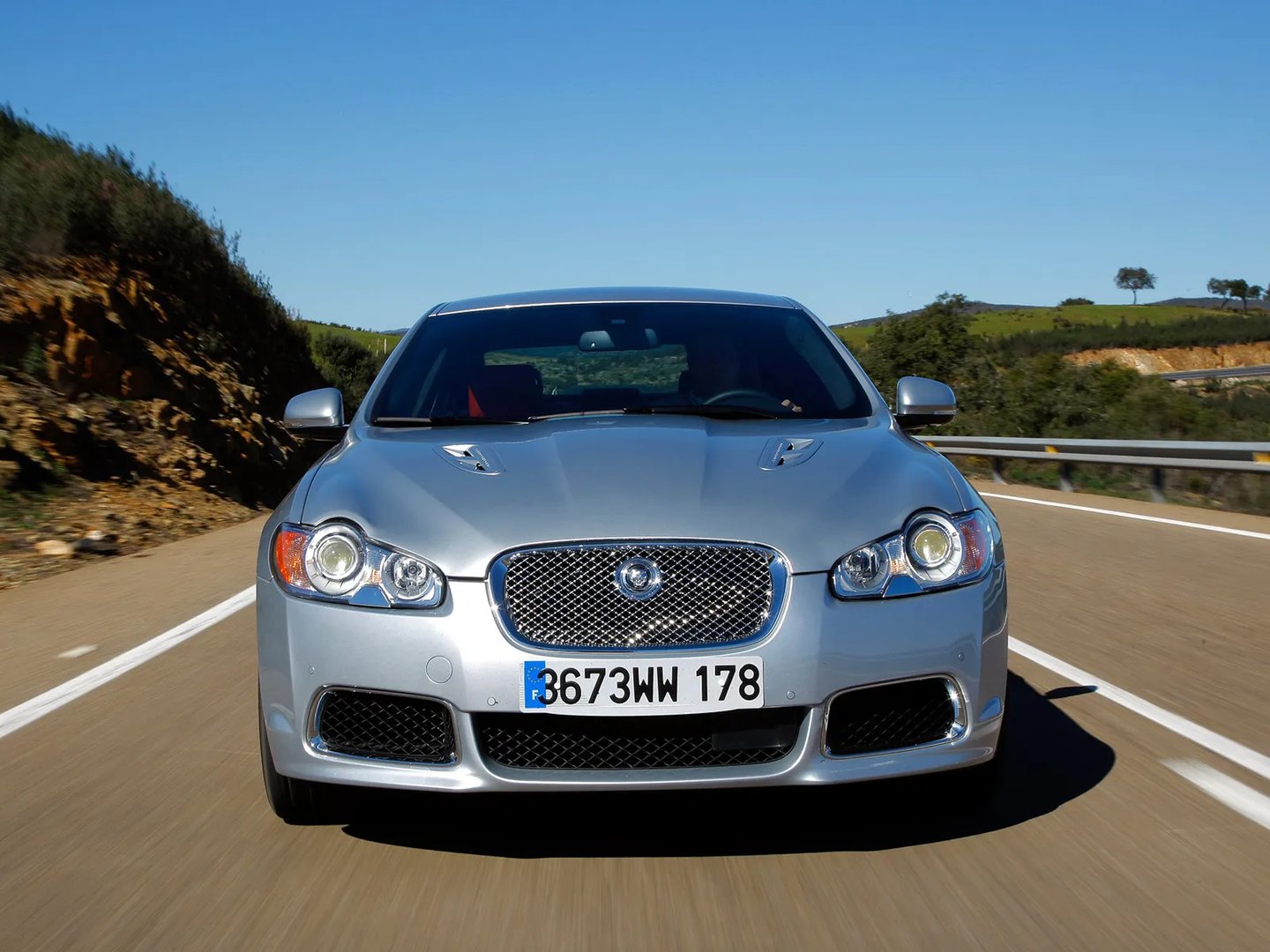 Jaguar_XFR_1_generation__Sedan__13.jpg