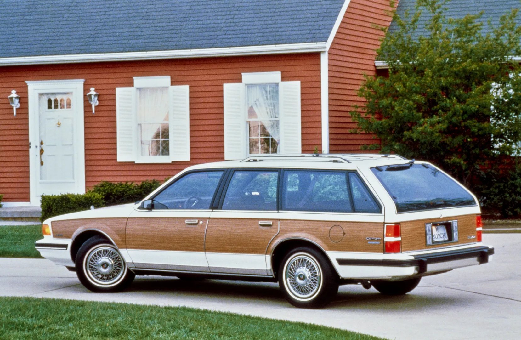 Buick_Century_5_generation__Estate_5-door__1.jpg