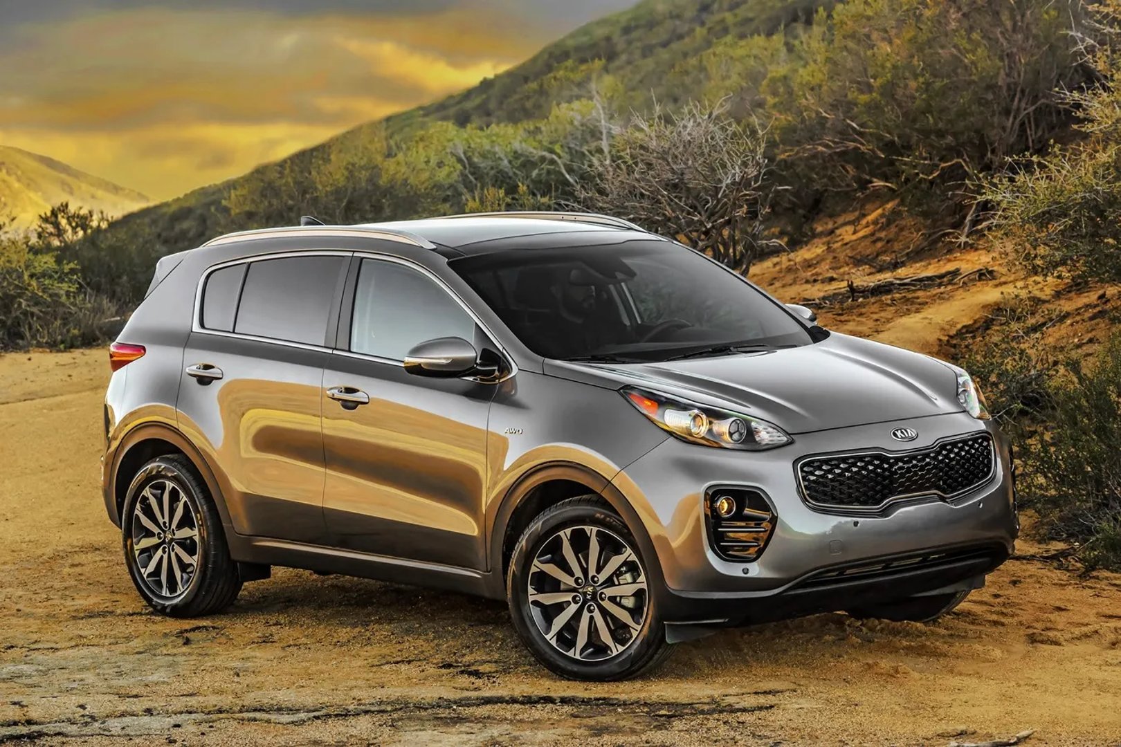 Kia_Sportage_4_generation__SUV_5-doors__2.jpg