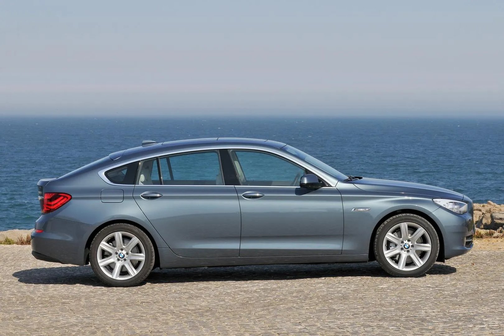 BMW_5_series_6_generation__Liftback__1.jpg