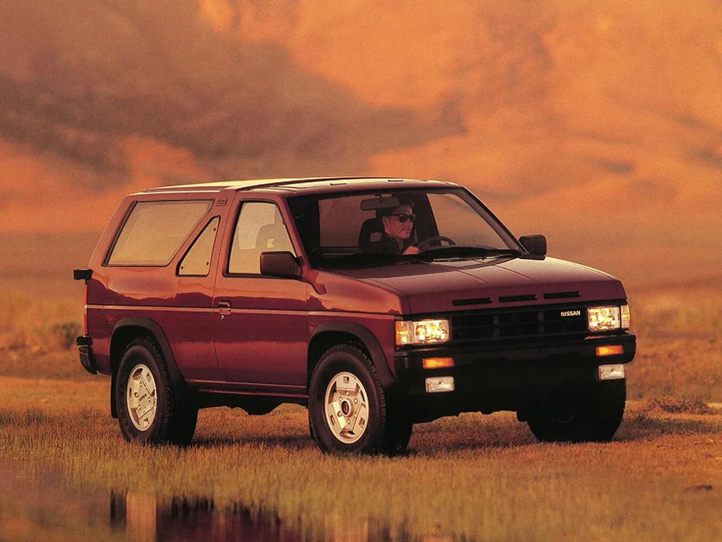 Nissan_Pathfinder_1_generation__SUV_3-doors__4.jpg