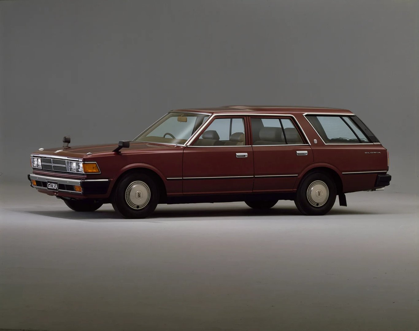 Nissan_Gloria_6_generation__Estate_5-door__1.jpg