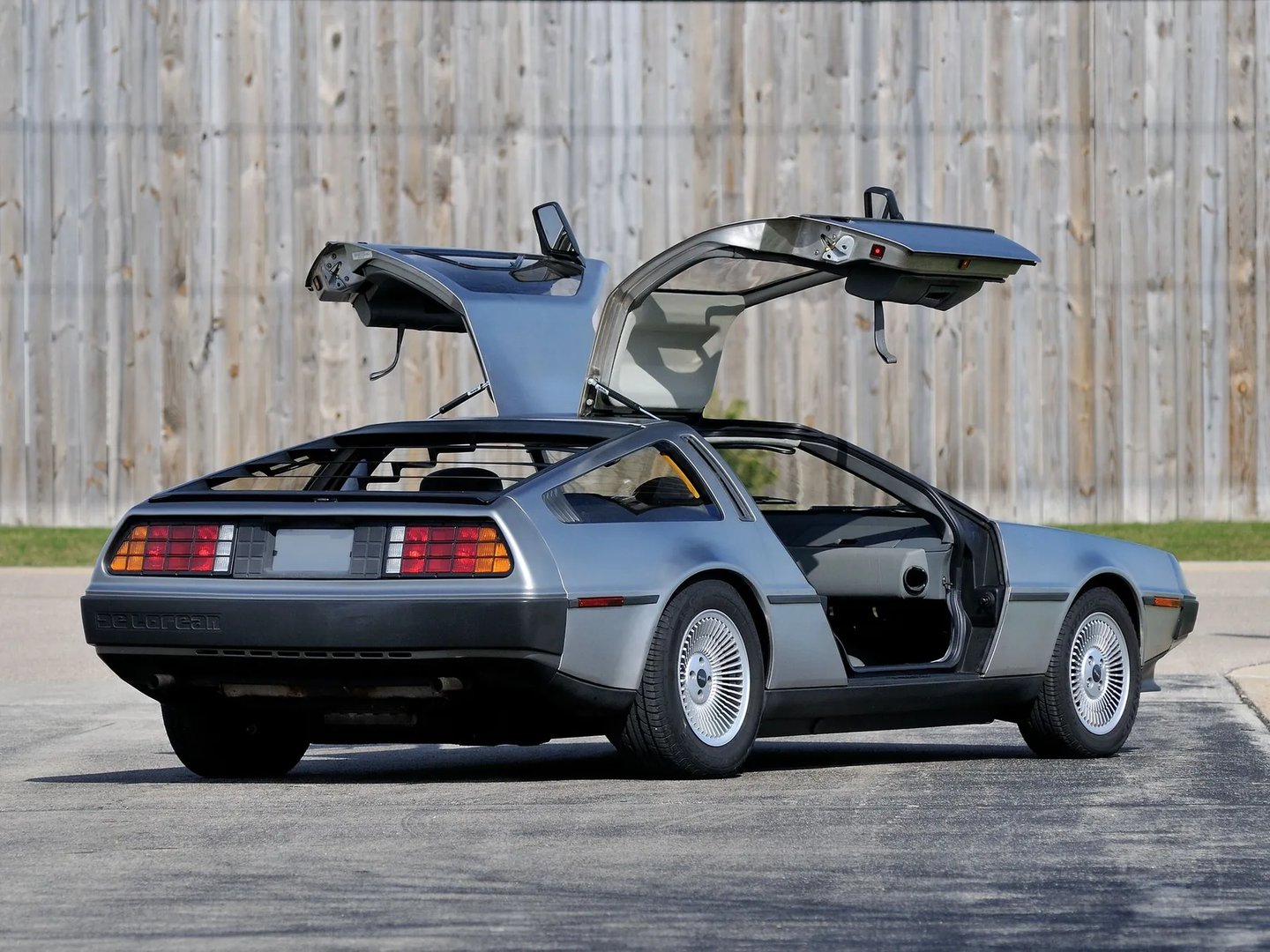 DeLorean_DMC-12_1_generation__Coupe__3.jpg