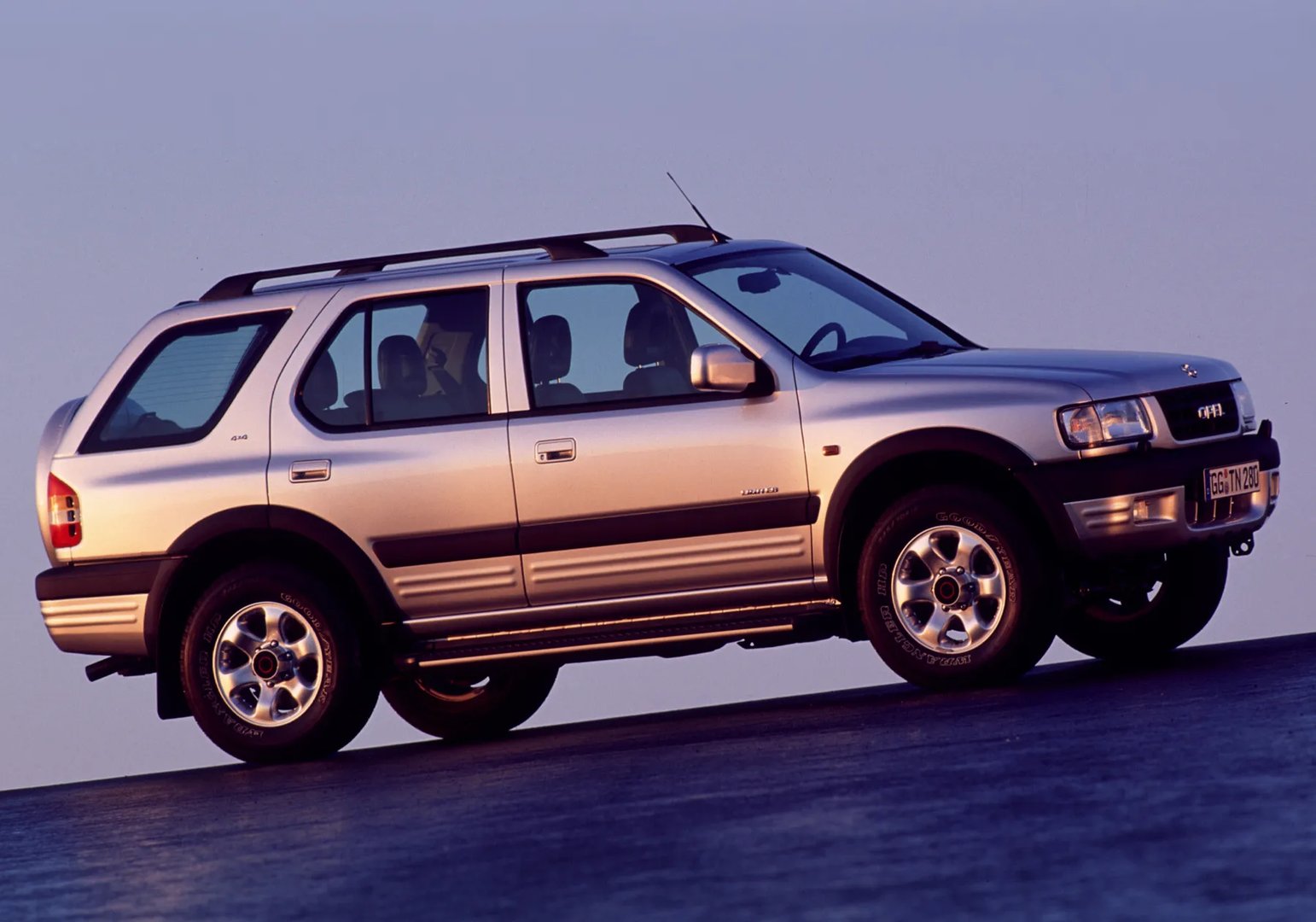 Opel_Frontera_2_generation__SUV_5-doors__6.jpg