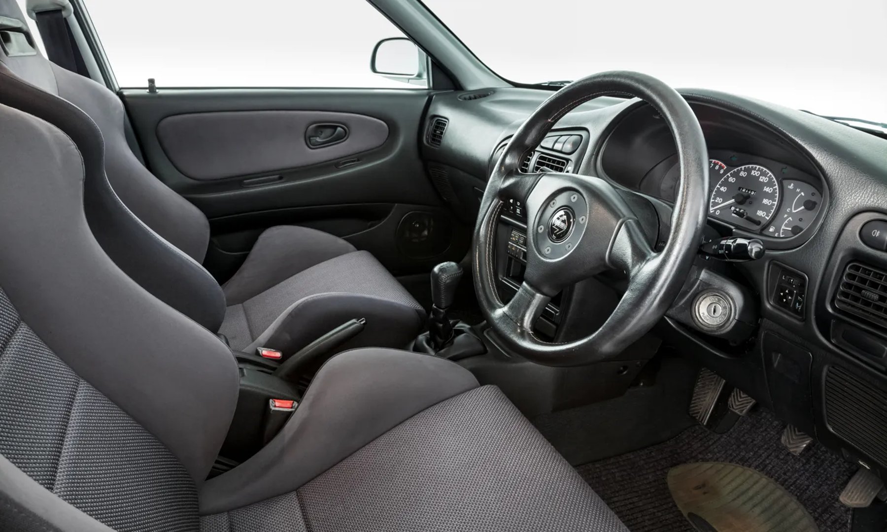 Mitsubishi_Lancer_Evolution_3_generation__Sedan__12.jpg