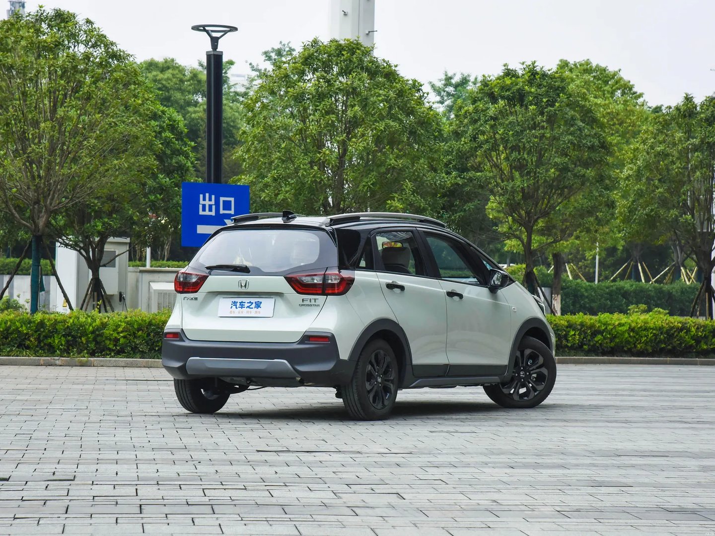 Honda_Jazz_Crosstar_1_generation_restyling__Mini_5-doors__2.jpg