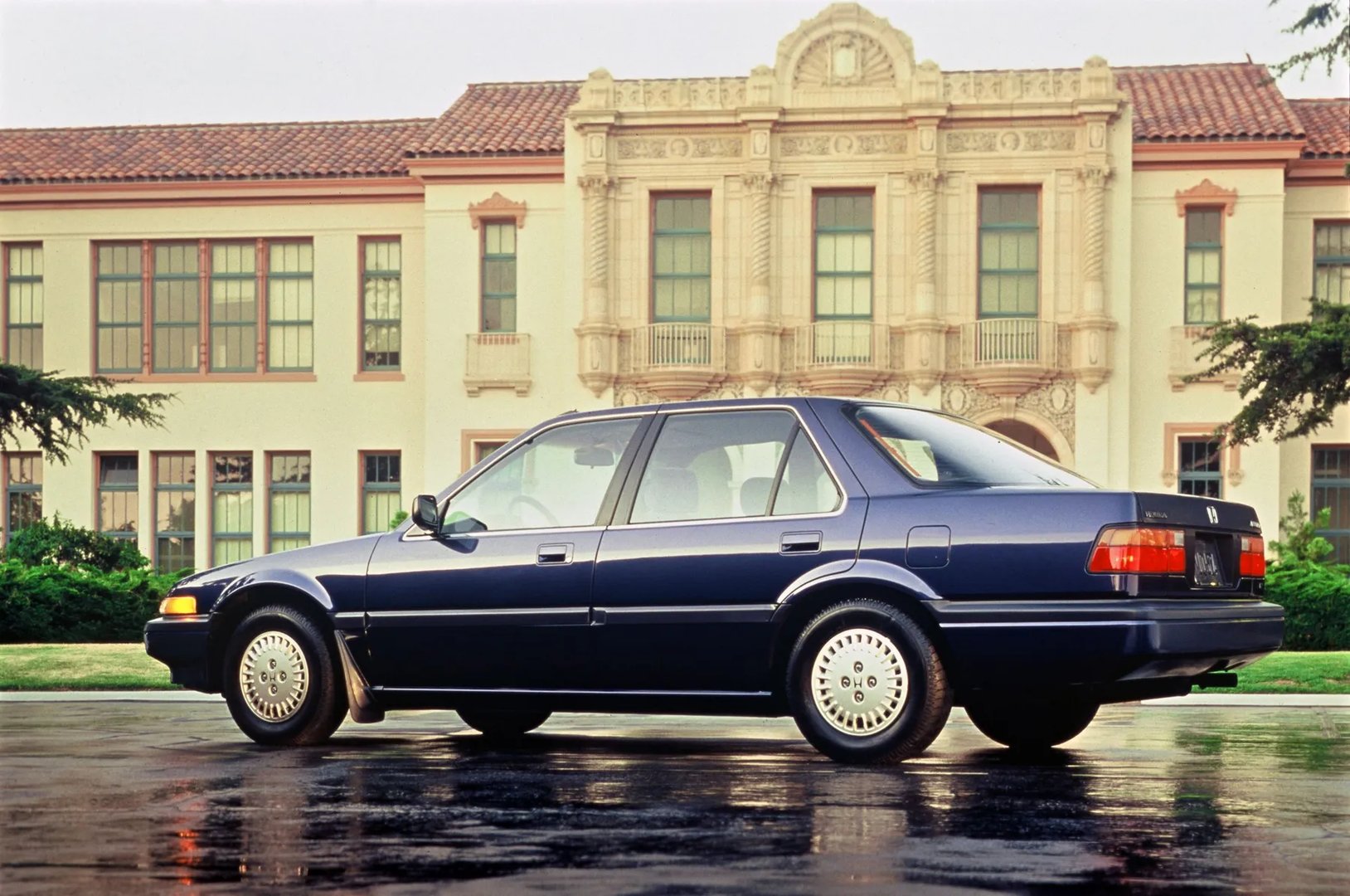 Honda_Accord_3_generation__Sedan__10.jpg