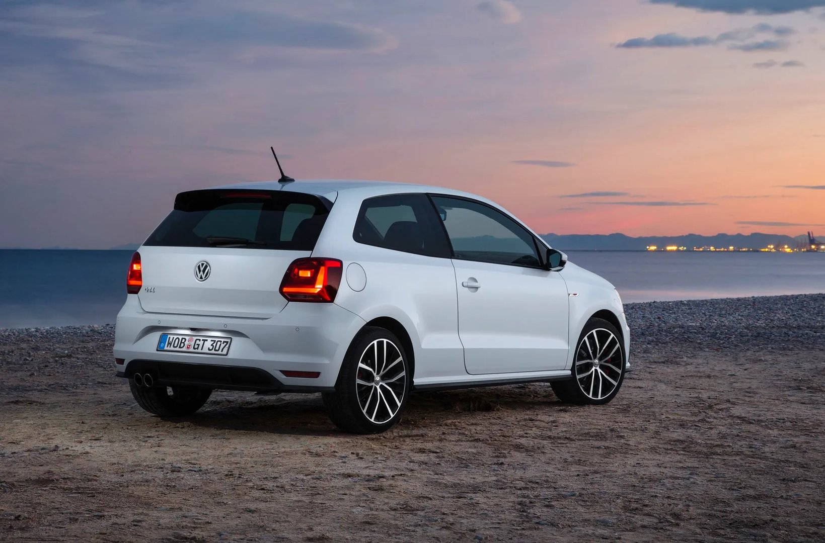 Volkswagen_Polo_GTI_5_generation_restyling__Mini_3-doors__2.jpg