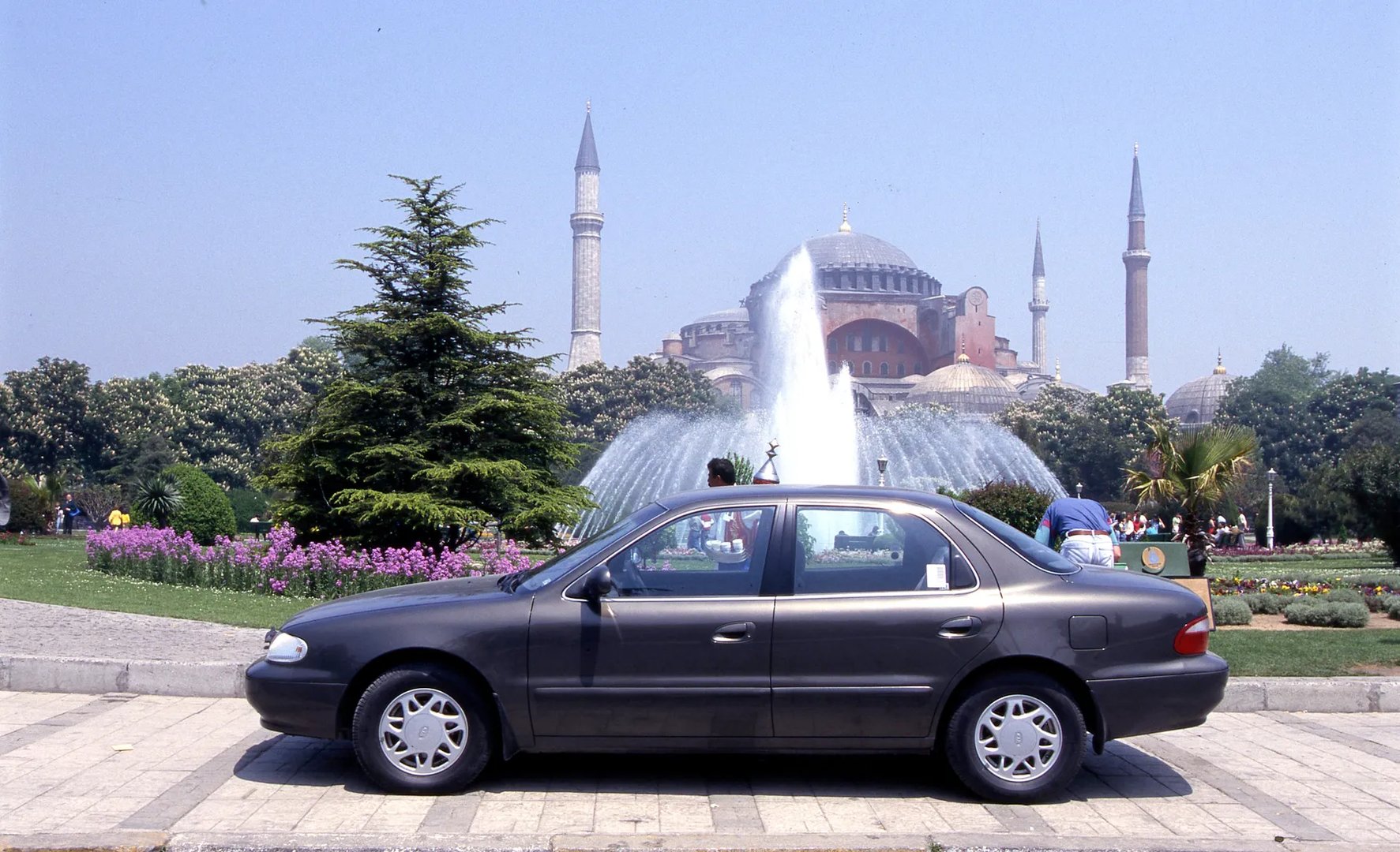 Kia_Clarus_1_generation__Sedan__2.jpg