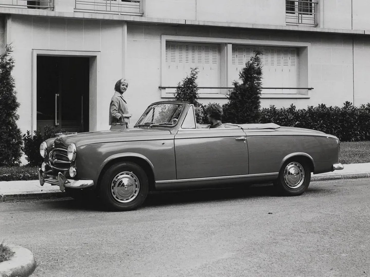 Peugeot_403_1_generation__Cabrio__3.jpg