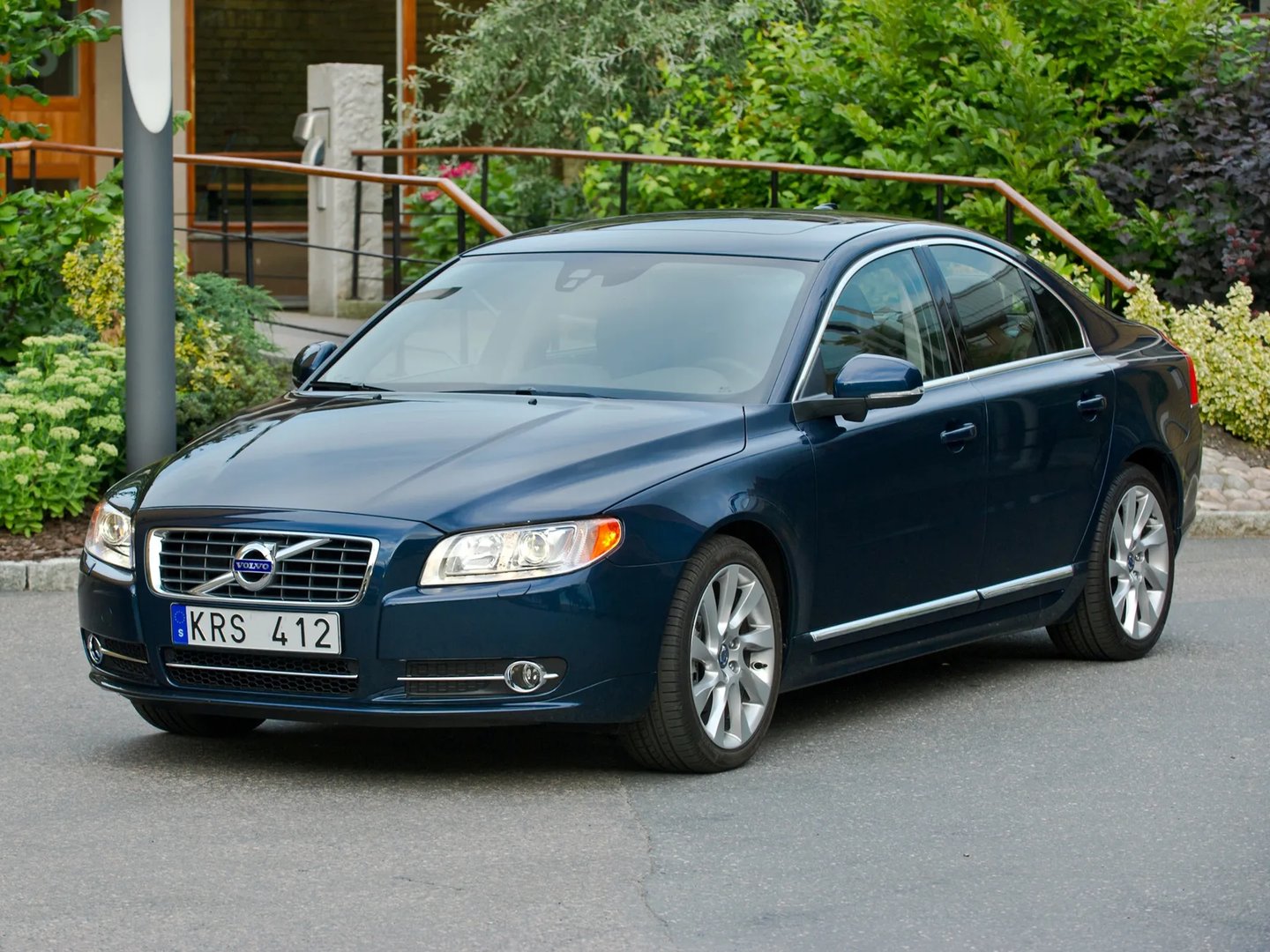 Volvo_S80_2_generation_restyling__Sedan__2.jpg