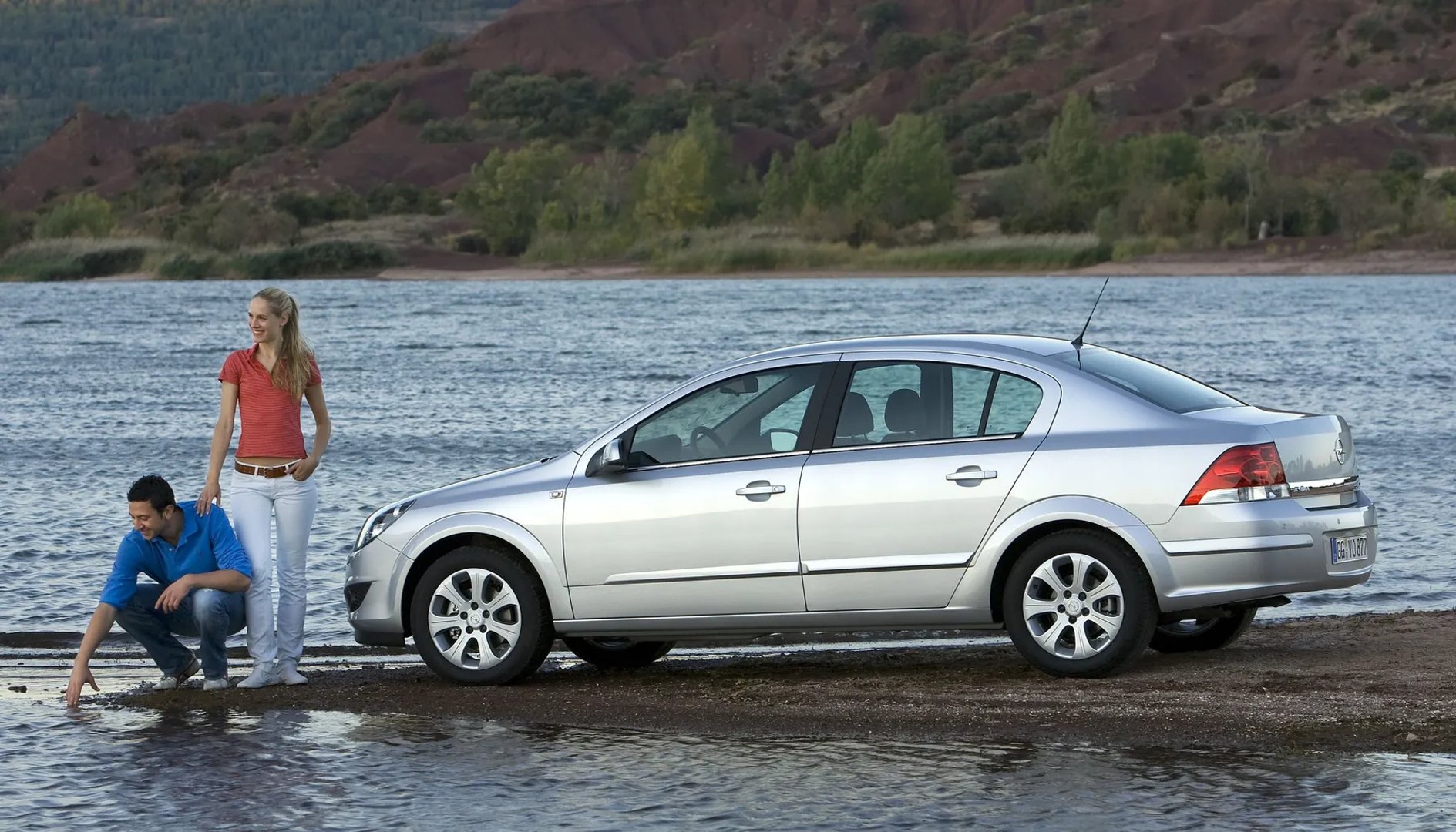 Opel_Astra_3_generation_restyling__Sedan__12.jpg