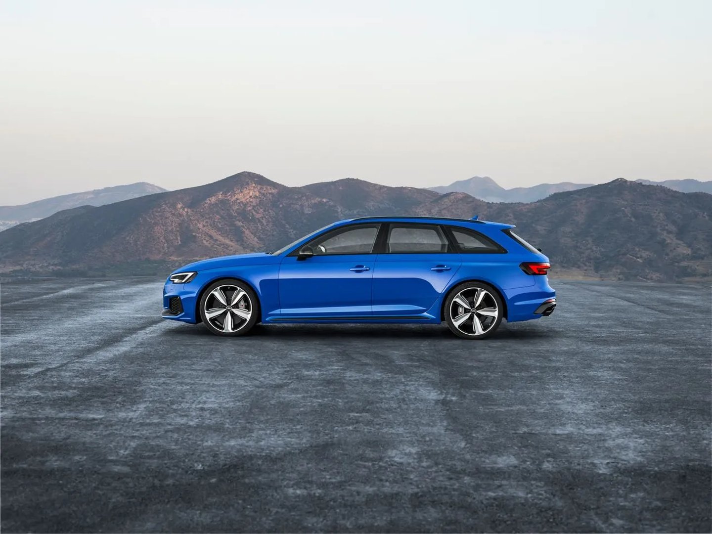 Audi_RS4_4_generation__Estate_5-door__9.jpg