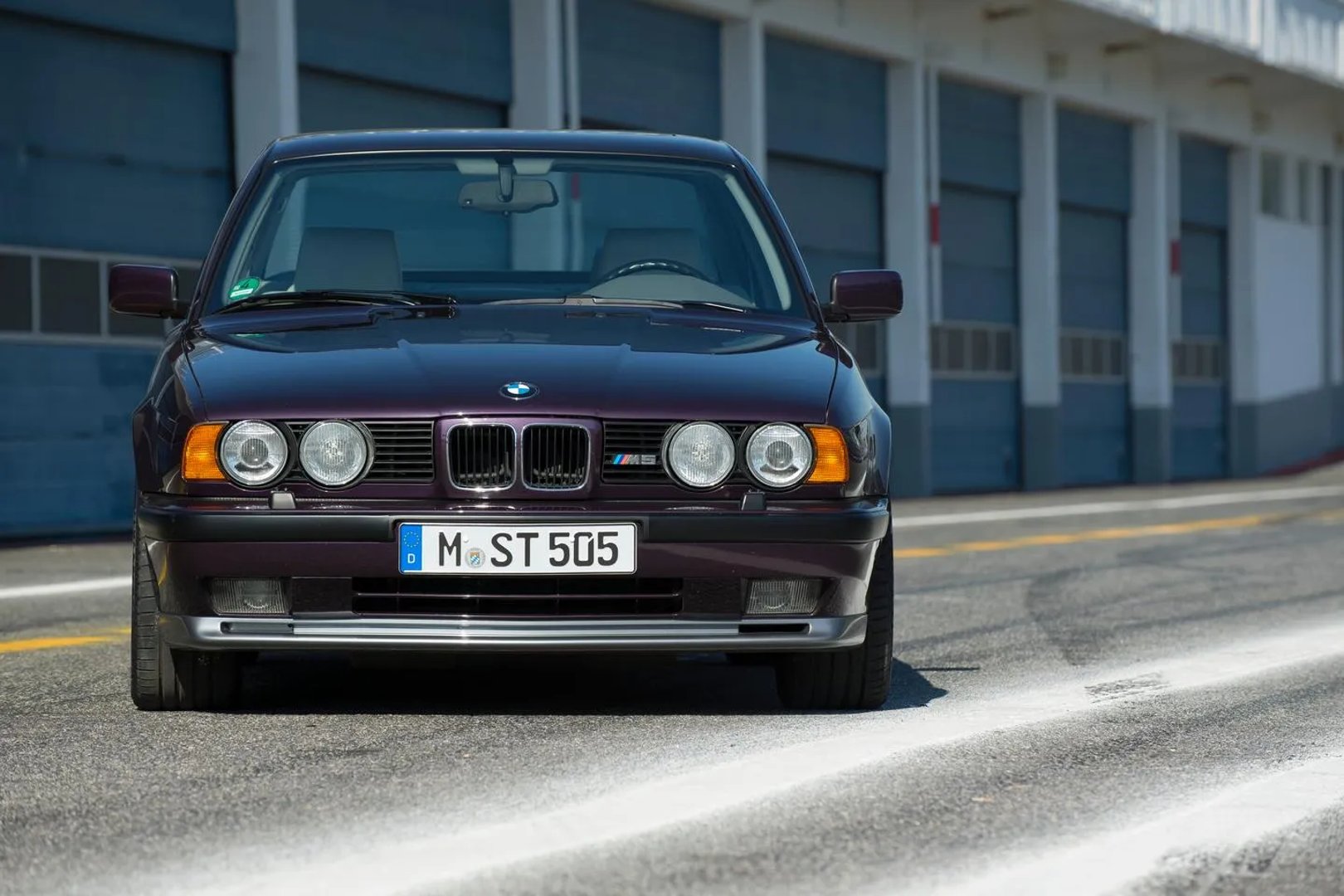 BMW_M5_2_generation__Sedan__4.jpg