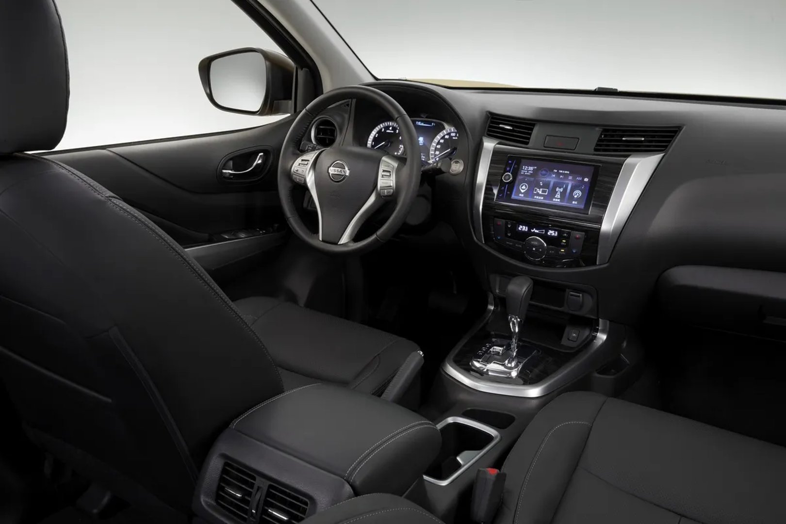 Nissan_Terra_1_generation__SUV_5-doors__12.jpg